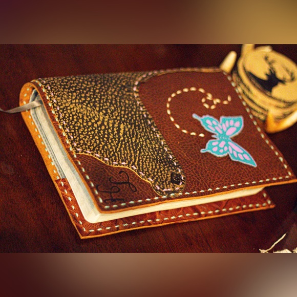 Made to Order! Custom hand-sewn leather covers - Picture 4 of 6